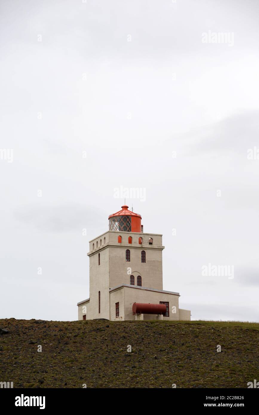Leuchtturm bei Dyrhólaey, Island Stockfoto