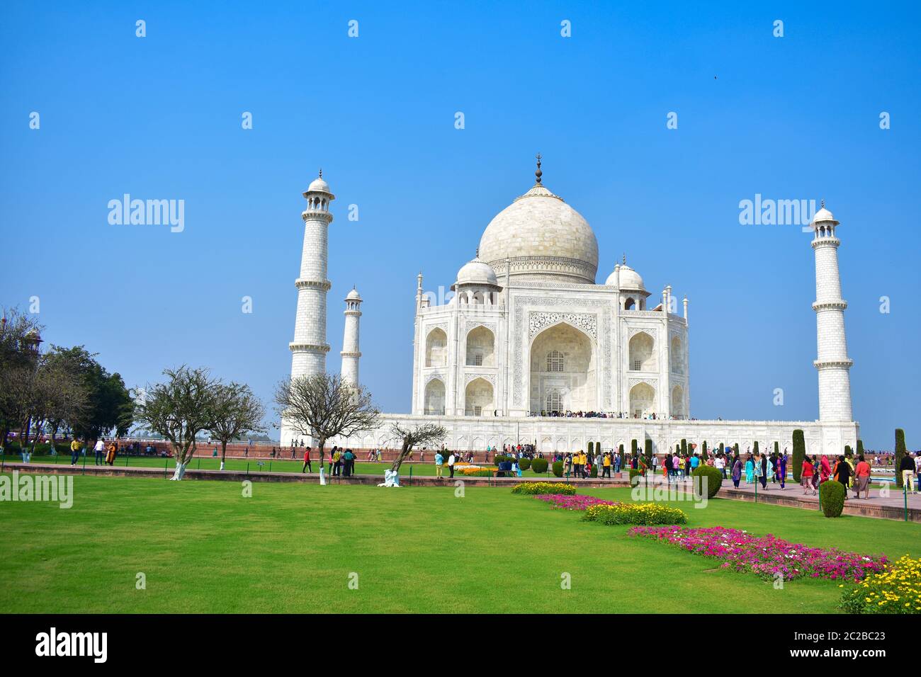 Taj Mahal eines der 7 Wunder der Welt und ein UNISCO Weltkulturerbe. Es war ein Marmormausoleum, das 1632 in Auftrag gegeben wurde. Stockfoto