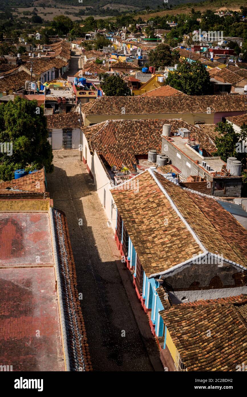 Leere Kopfsteinpflasterstraße und wunderschöne spanische Kolonialarchitektur im Stadtzentrum, Trinidad, Kuba Stockfoto