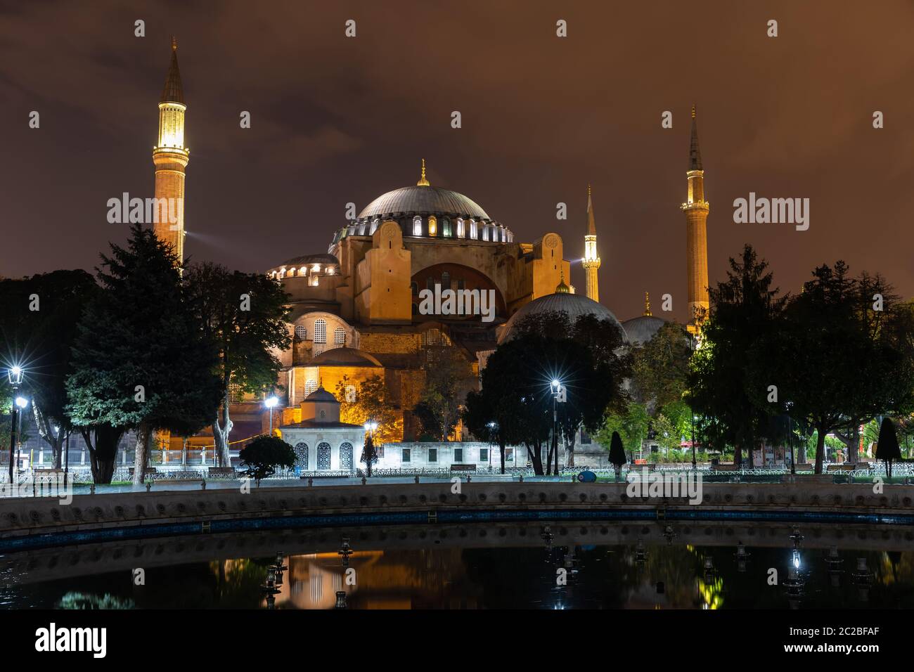 Die Hagia Sophia, Abendlicher Blick vom Sultanahmet Park, Istanbul, Türkei. Stockfoto