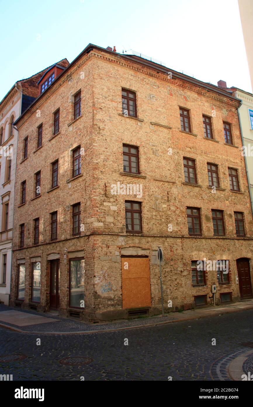 Altes Gebäude in der Stadt GÃ¶rlitz, das renoviert werden muss Stockfoto