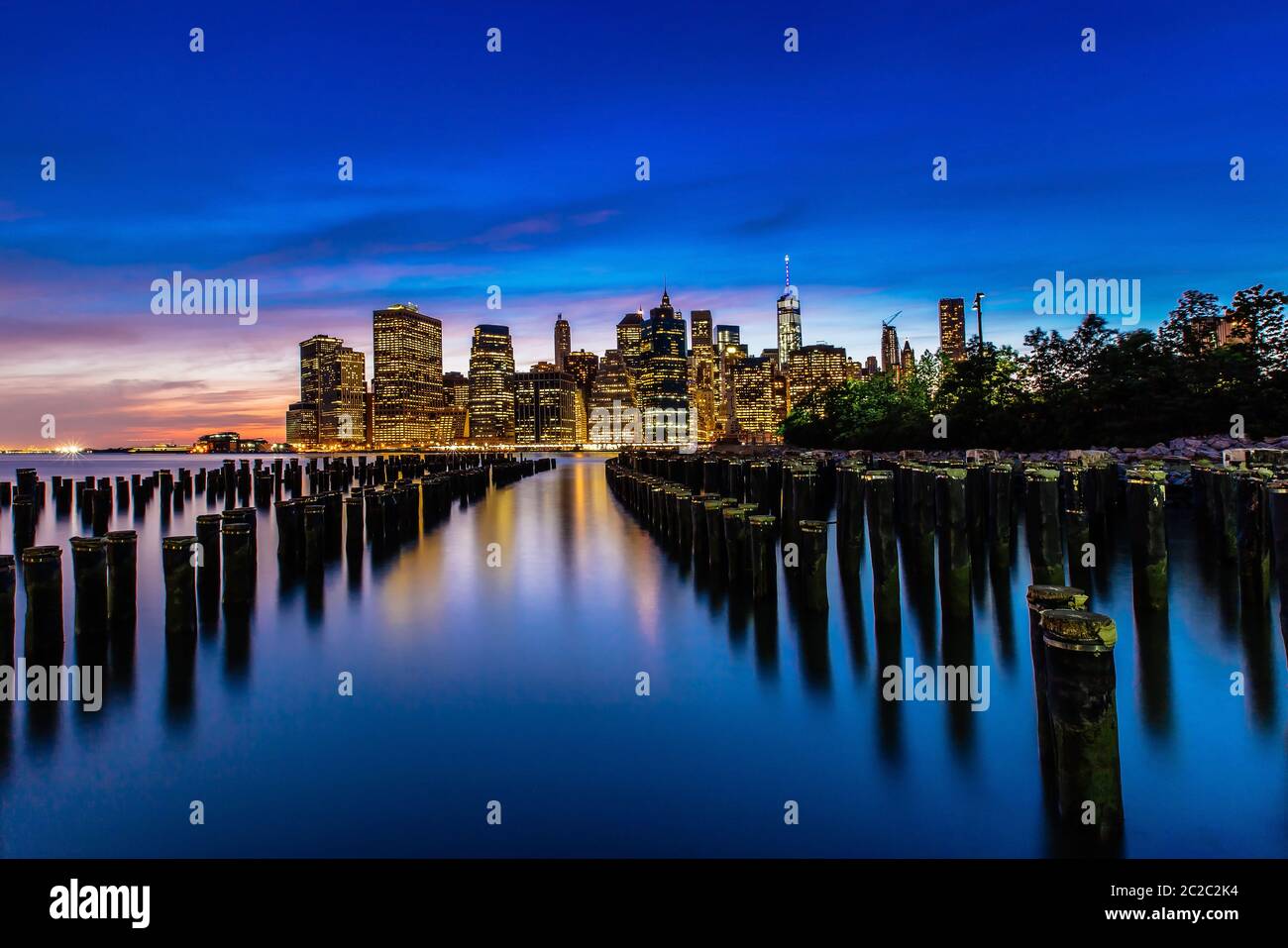 Sonnenuntergang auf Lower Manhattan Skyline, New York, United States Stockfoto
