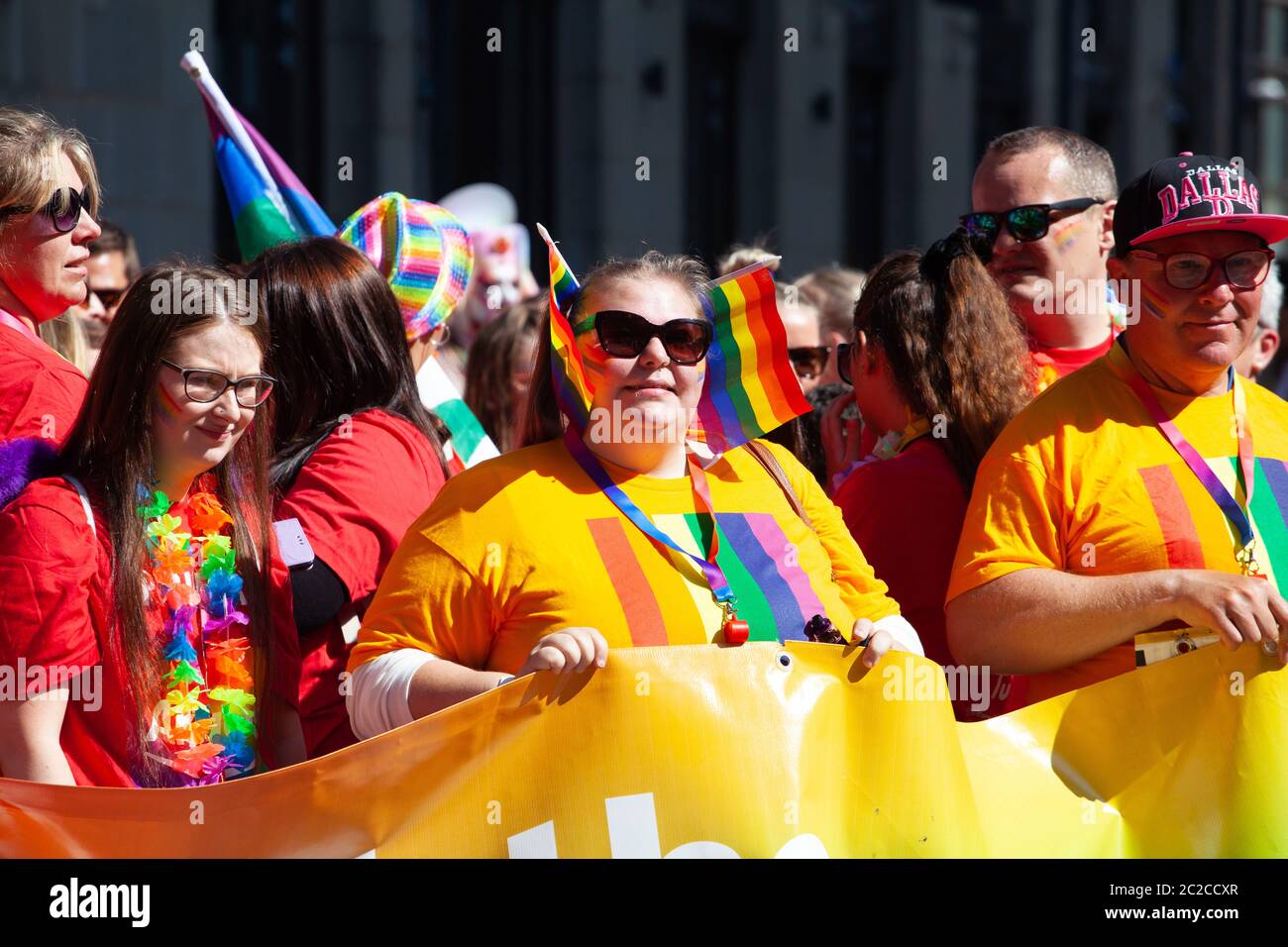 Marschers auf der Wales Gay Pride march 2019 in Cardiff, Wales. Stolz Cymru. Stockfoto