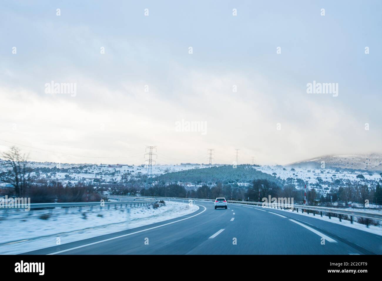 Schneebedeckte Straße. Stockfoto