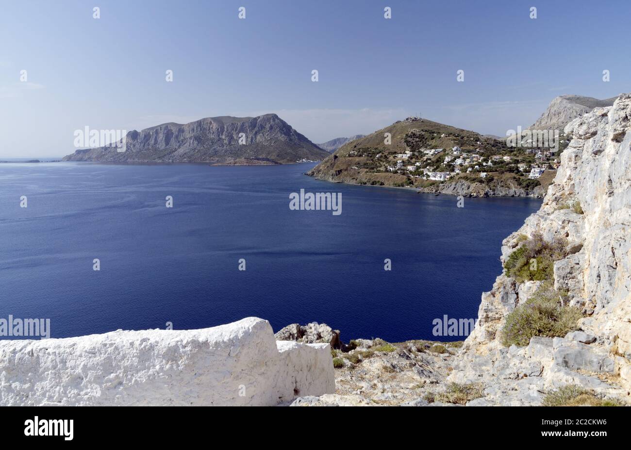 Die Insel Telendos von Aghios Fotis Kloster, Kalymnos, Dodekanes, Griechenland. Stockfoto