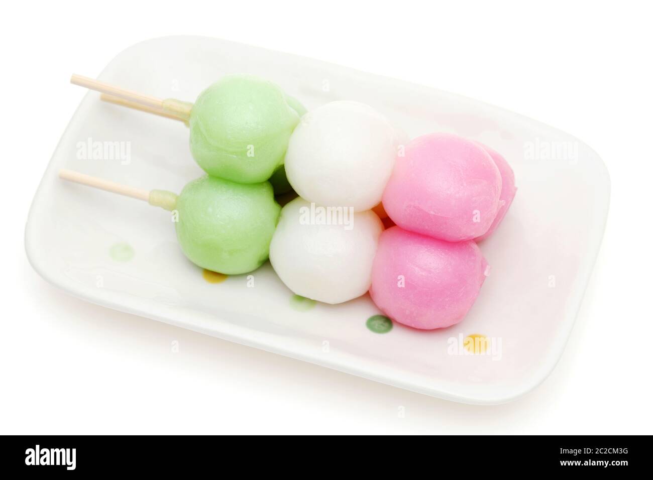 Traditionelle japanische Süßwaren Sanshoku Dango auf weißem Hintergrund Stockfoto