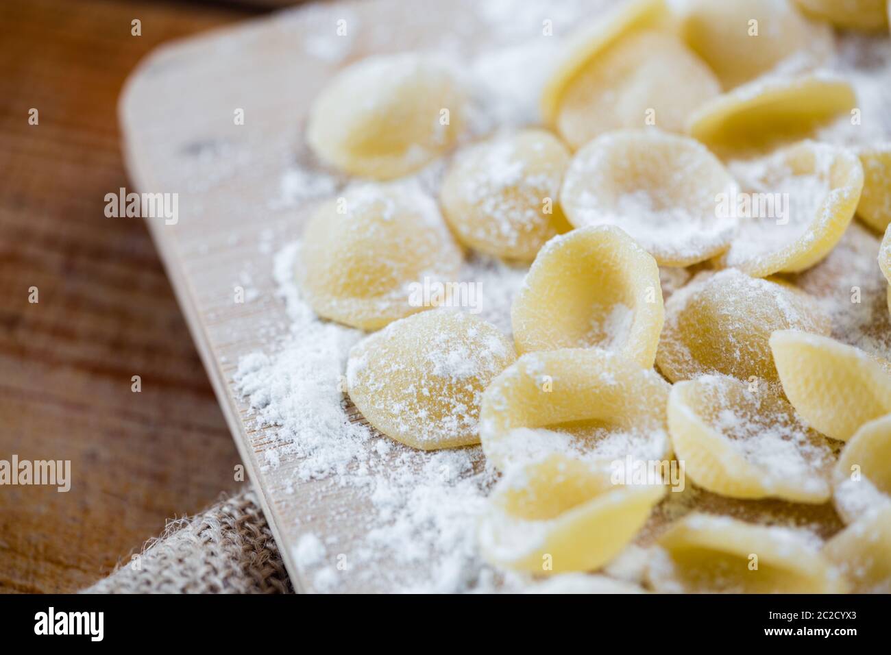Orecchiette hausgemachte Pasta aus Apulien Region, Italien Stockfoto