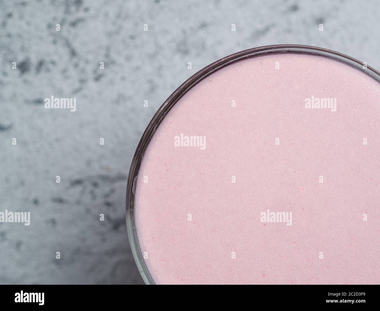 Rosafarbener Rote Bete Latte Stockfoto