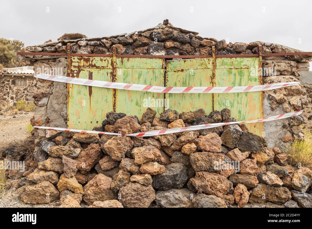 Überreste der Sanatoriumsgebäude, die im Nationalpark Las Canadas del Teide, Teneriffa, Kanarische Inseln, Spanien existierten Stockfoto