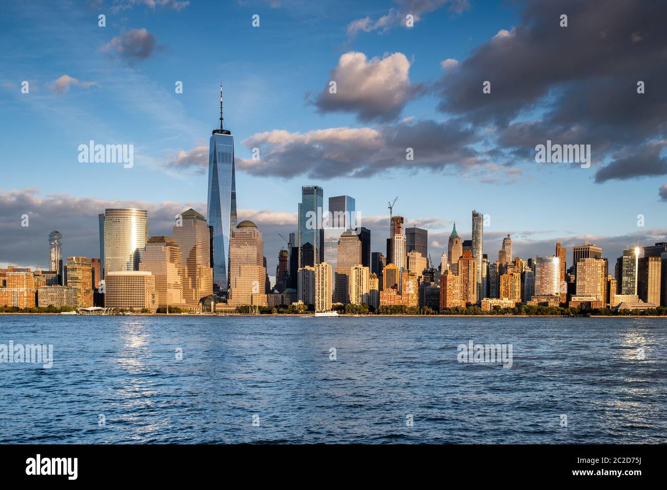 Blick auf die Skyline von Lower Manhattan vom Hudson River in Jersey City New Jersey Stockfoto