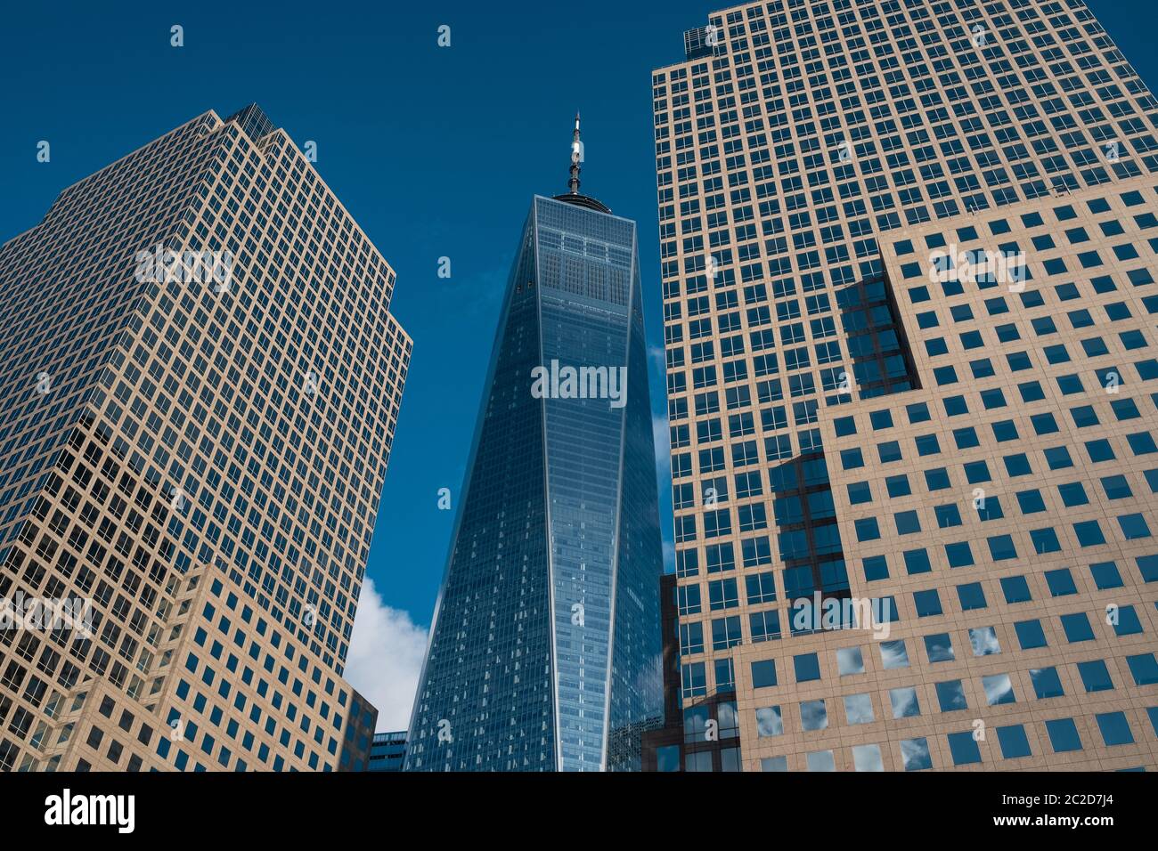 Ein World Trade Center Turm in Lower Manhattan vor klarem blauen Himmel in New York City Stockfoto