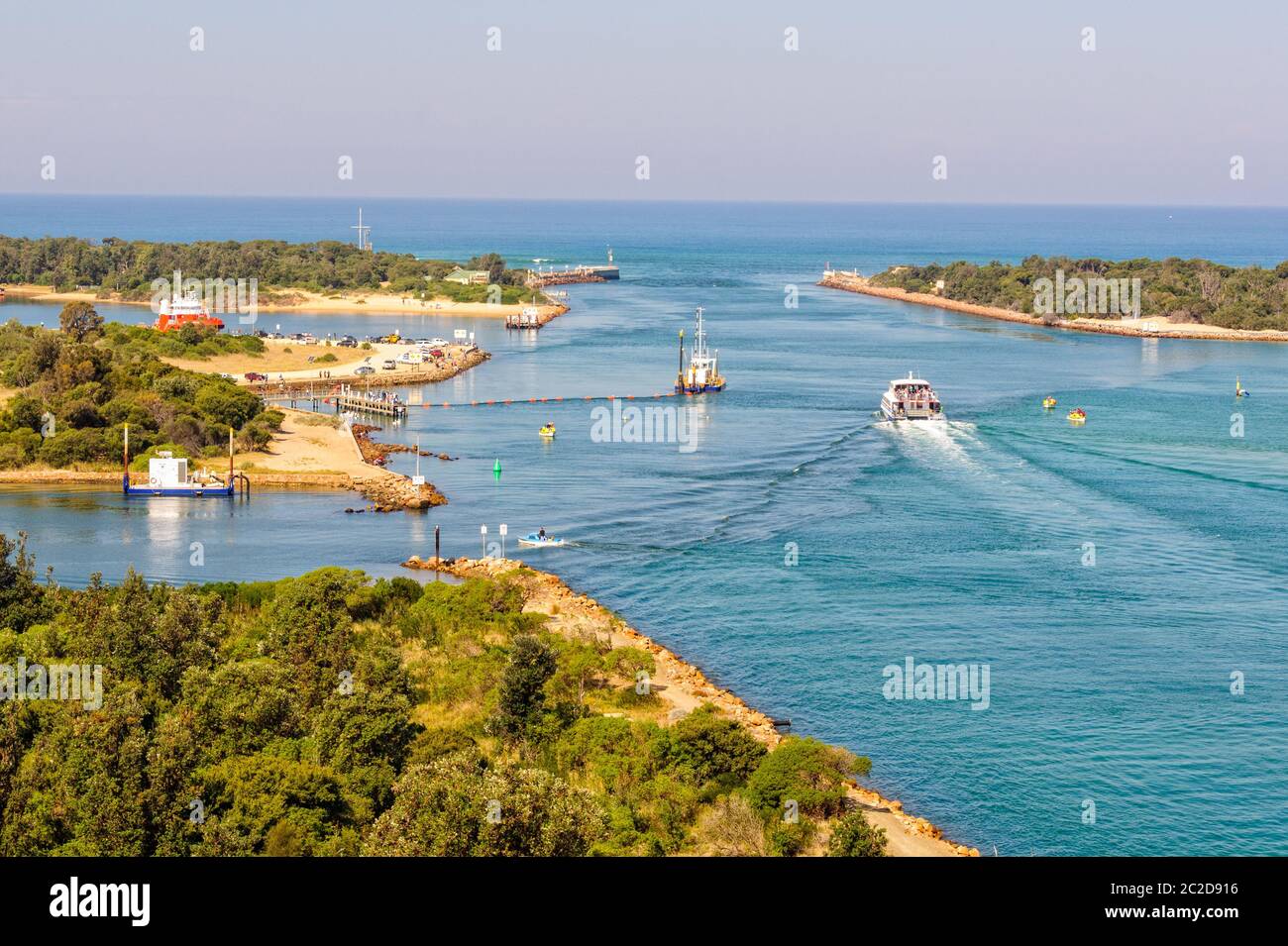 Blick auf den Farren und Rigby Inseln und ein Eingang in die Gippsland Lakes vom See Eingang Lookout - Lakes Entrance, Victoria, Aust Stockfoto