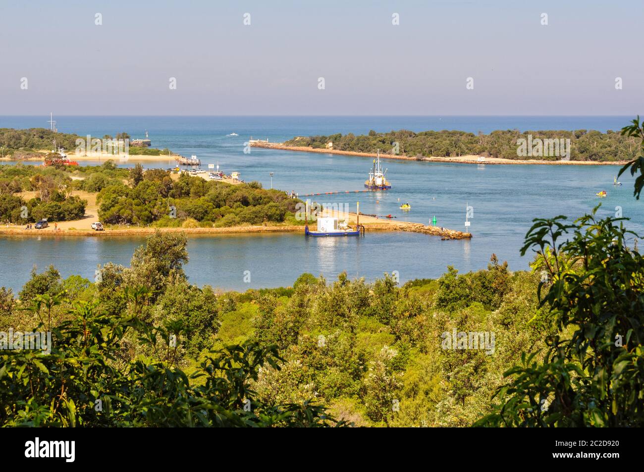 Blick auf den Farren und Rigby Inseln und ein Eingang in die Gippsland Lakes vom See Eingang Lookout - Lakes Entrance, Victoria, Aust Stockfoto