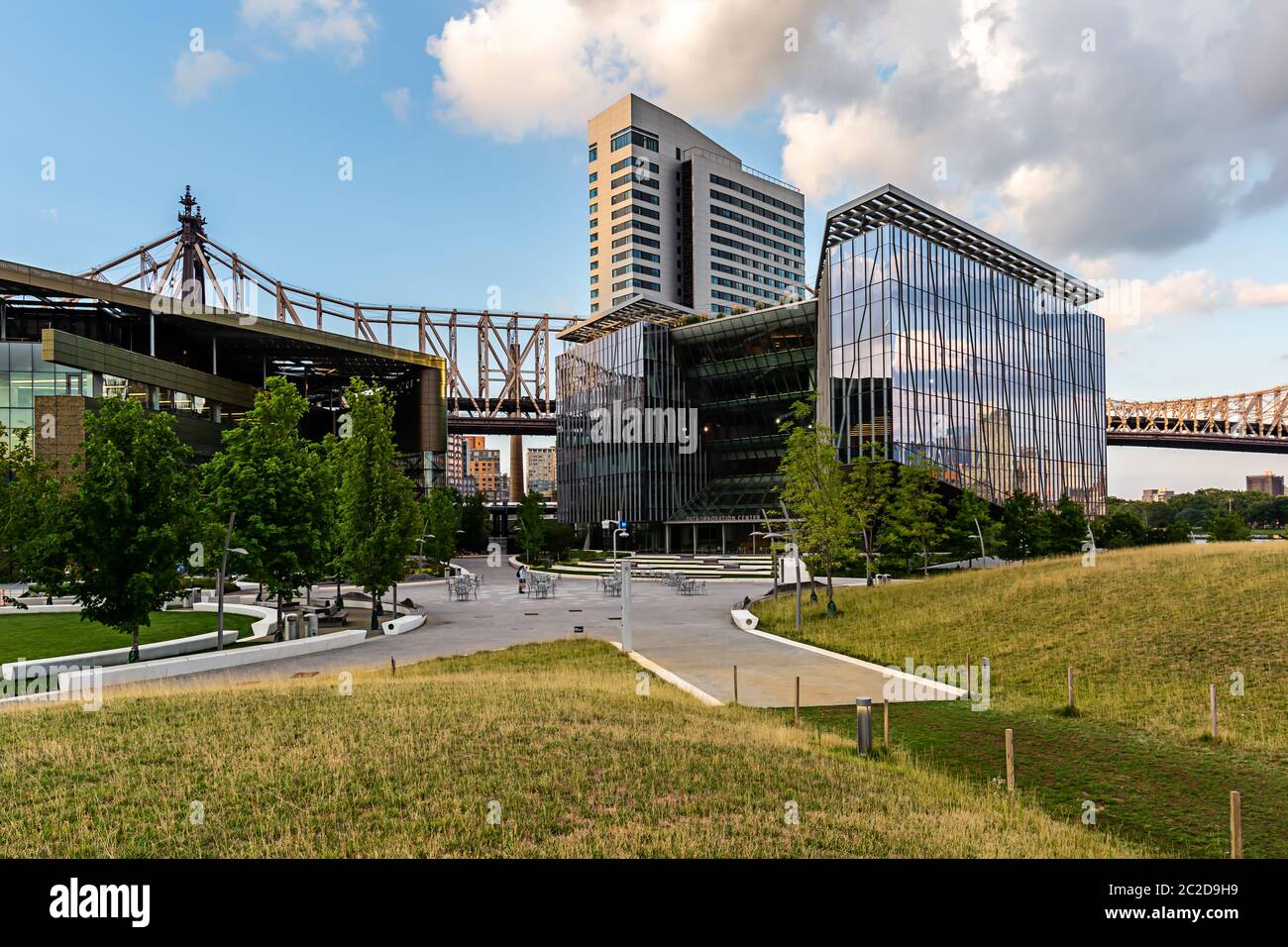 New York City/USA - 27.JULI 2018: Der Tata Innovation Center Gebäude Eingang Blick auf Roosevelt Island Stockfoto