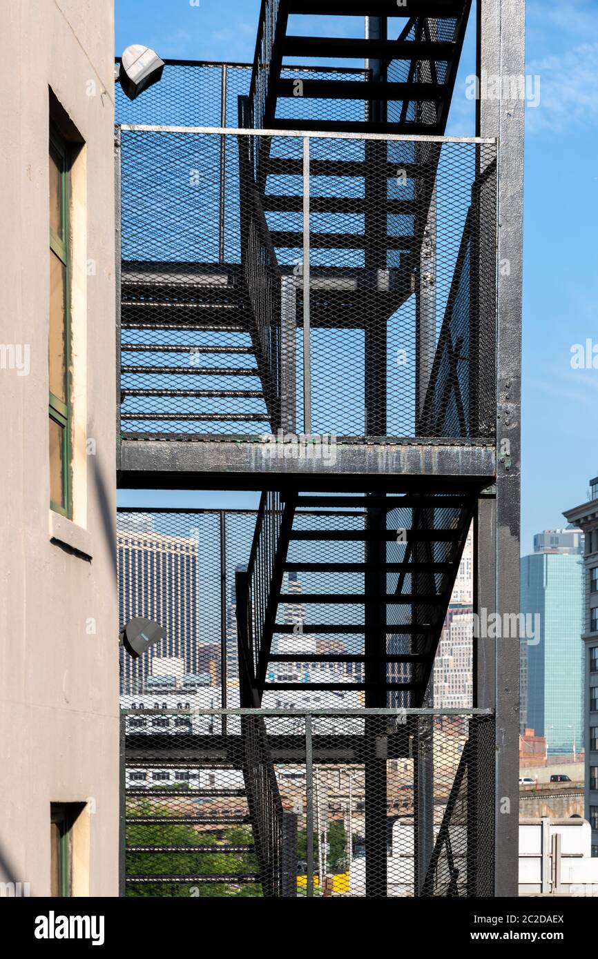 Brooklyn, NY / USA - JUL 31 2018: Außentreppe in Dumbo Stockfoto