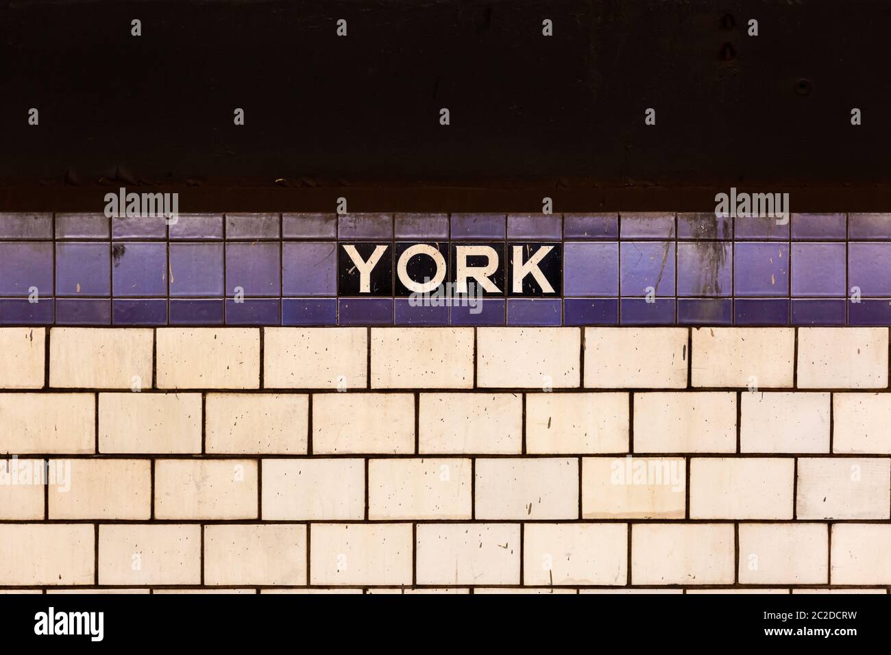 Brooklyn, NY / USA - 31 2018. JULI: York Street Subway-Schild Stockfoto