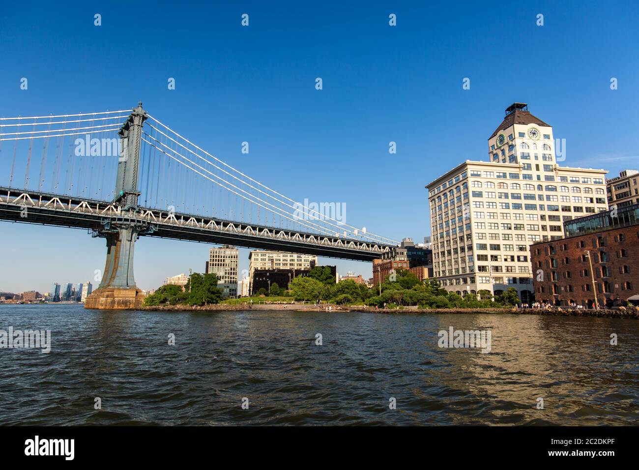 New York City/USA - 10.JULI 2018: Luxus Gebäude und Läden in Dumbo Brooklyn Bridge Park Stockfoto