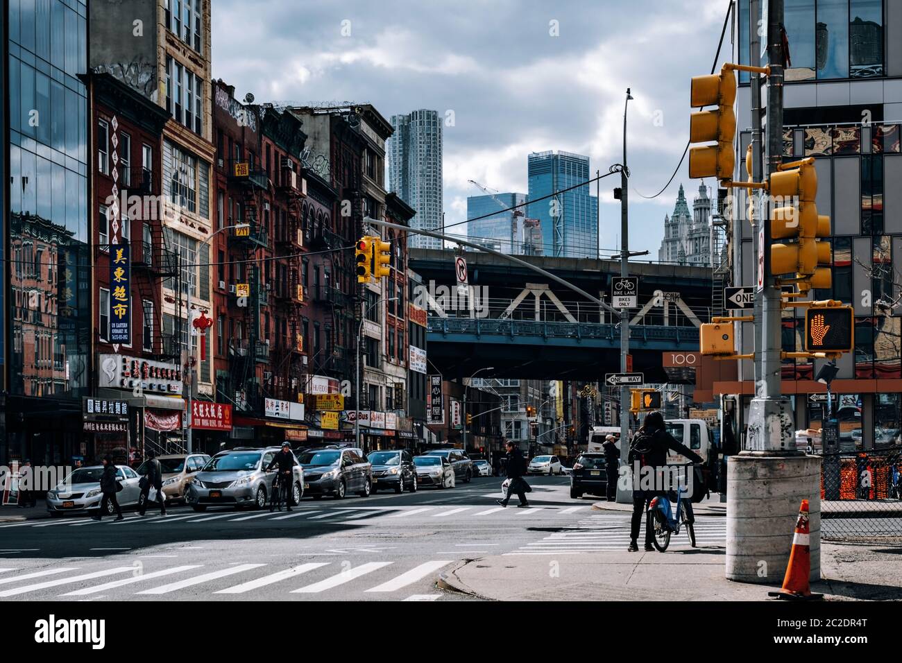 Broadway Street Blick auf Chinatown in Lower Manhattan Stockfoto