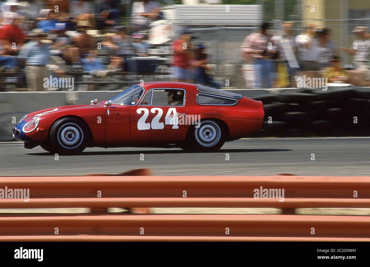 Alfa Romeo TZ Rennwagen bei den Monterey Historic Automobile Races Laguna Seca California 1987. Stockfoto