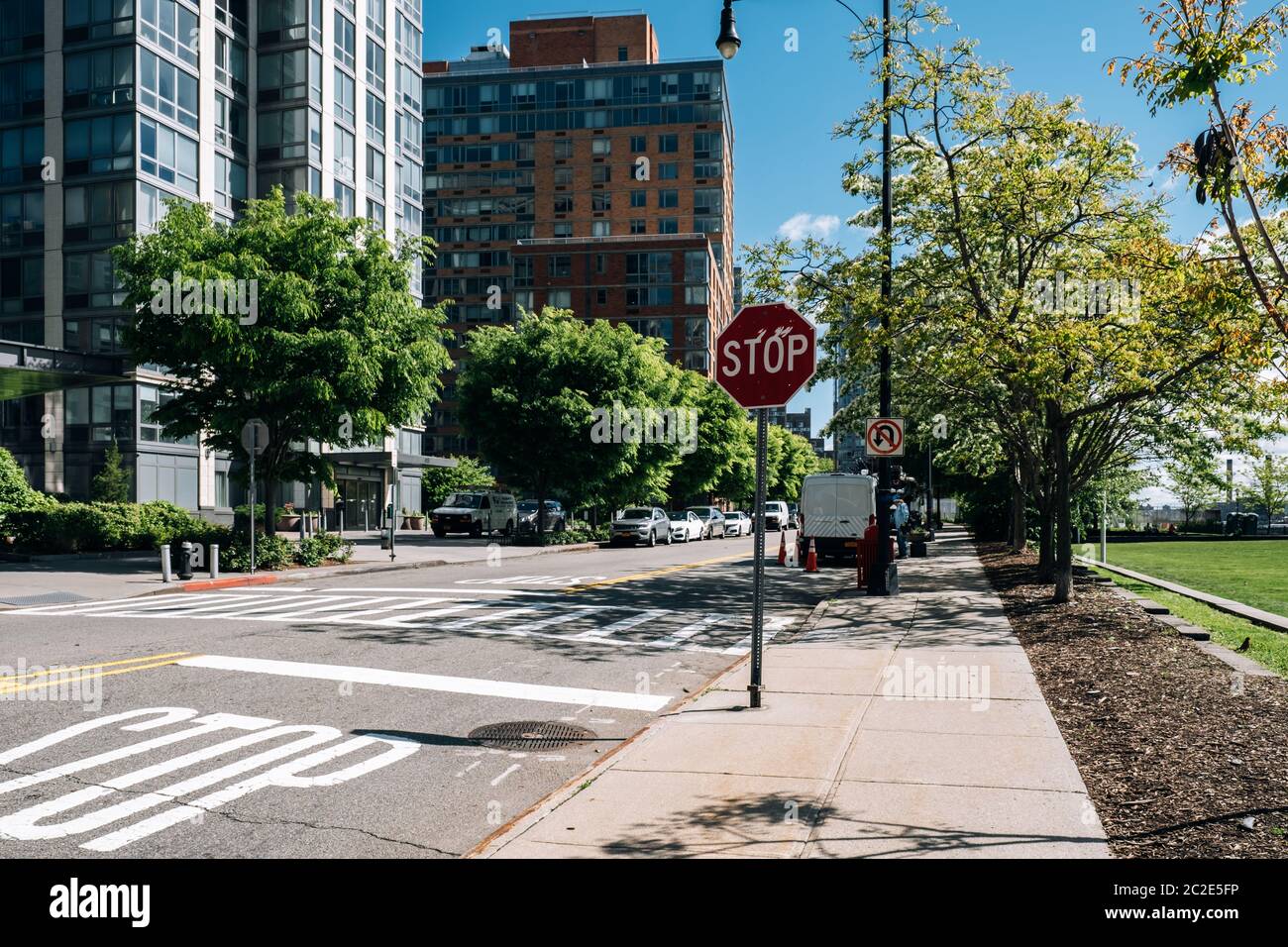 Wohngebäude und Wohnumgebung auf Roosevelt Island Stockfoto