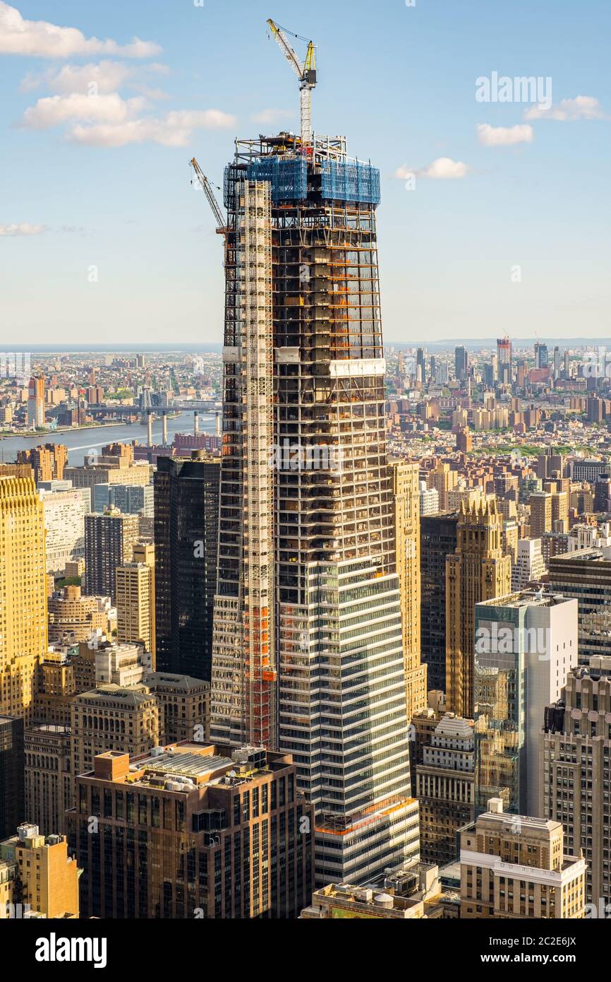 Blick auf die Wolkenkratzer von Midtown und Downtown von New York auf das Rockefeller Center auf dem Dach Stockfoto Blick auf die Wolkenkratzer von Midtown und Downtown von New York auf das Rockefeller Center auf dem Dach Stockfoto