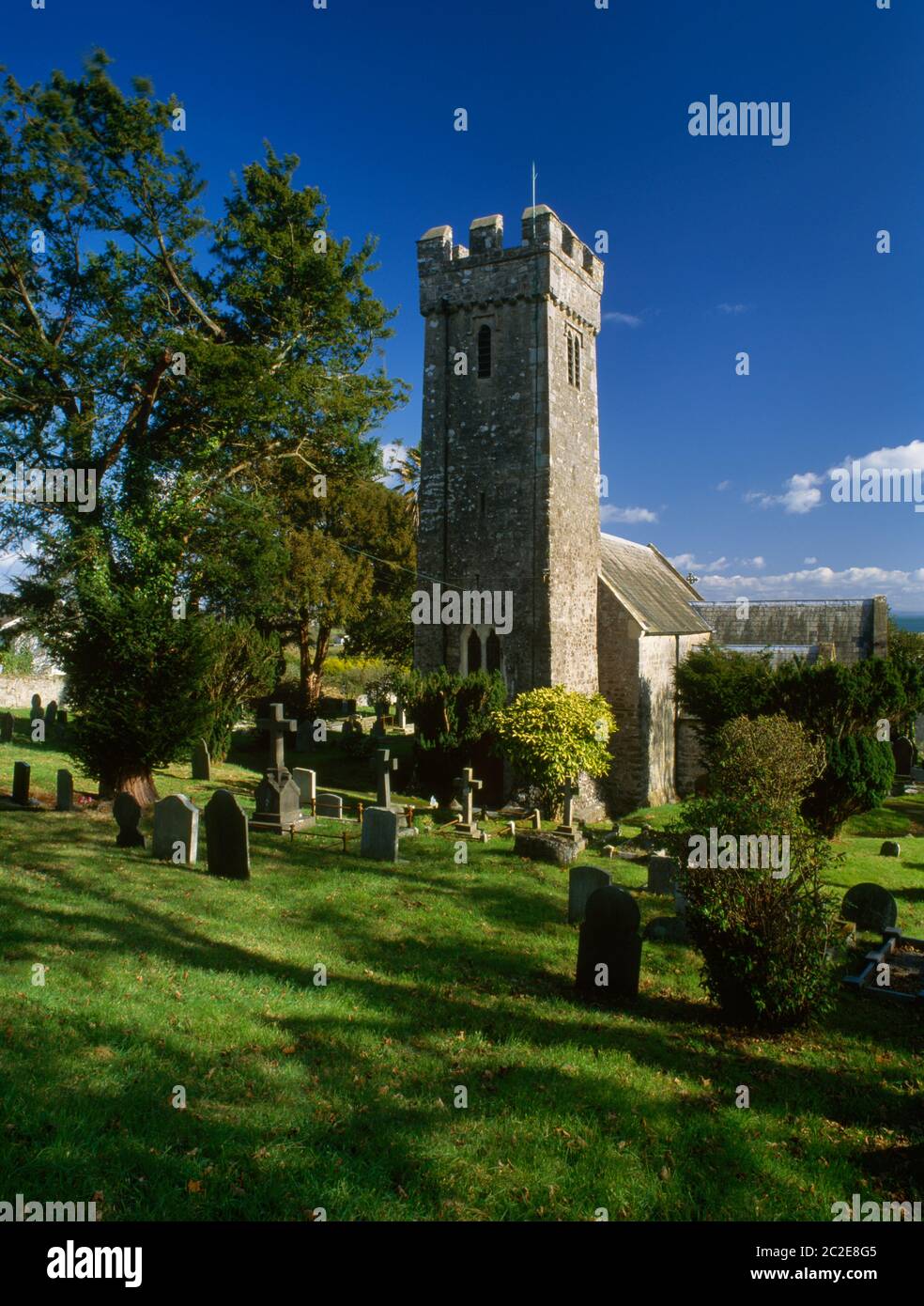 Sehen Sie ENE der späten normannischen Kirche von St. Nicholas, Penally, Pembrokeshire, Wales, Großbritannien. Sie ersetzte die frühere Kirche des hl. Teilo, der hier c AD500 geboren wurde. Stockfoto