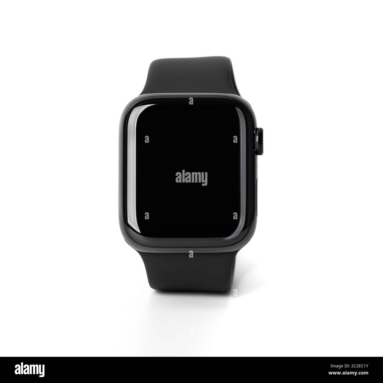 Bangkok, Thailand - 19. April 2019: Apple Watch Series 4 GPS + Cellular 44 mm Space Schwarzes Edelstahlgehäuse mit schwarzem Sportarmband. Eine neue Uhr von Stockfoto