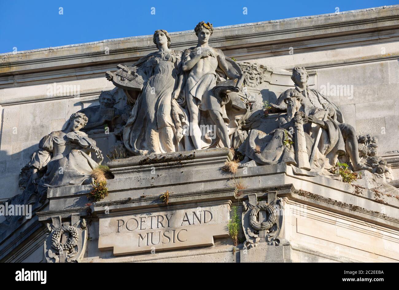 Poetry and Music Skulptur von Paul Raphael Montford im Rathaus von Cathays Park, Cardiff, Wales Stockfoto