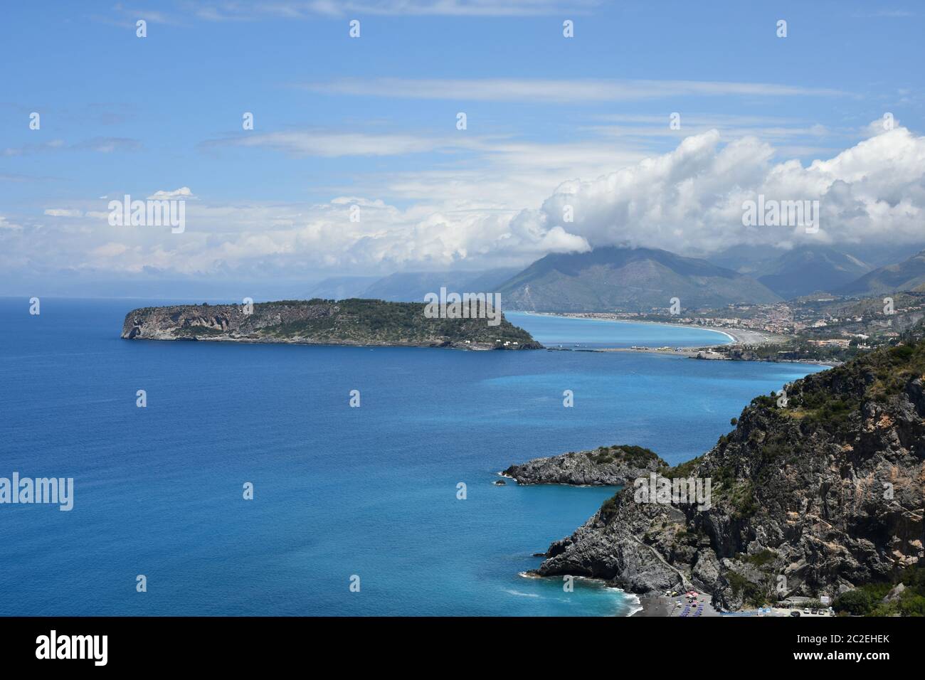 Die Seeslandschaft von San Nicola Arcella. Stockfoto