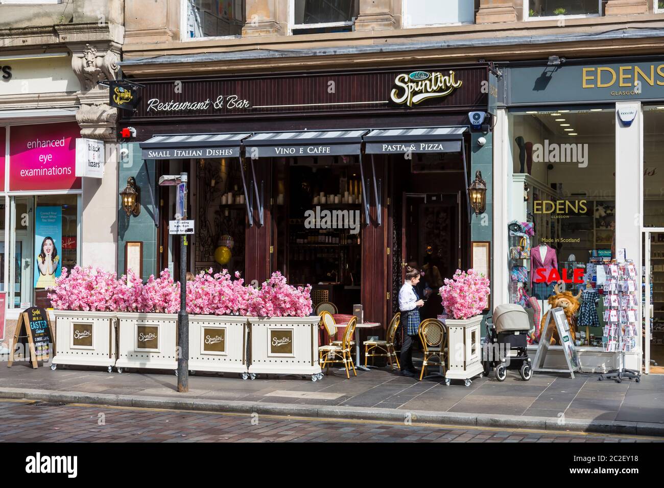 La Vita Spuntini Restaurant, Bar und Café in der Gordon Street im Stadtzentrum von Glasgow, Schottland, Großbritannien, mit Sitzgelegenheiten im Freien auf dem Bürgersteig Stockfoto