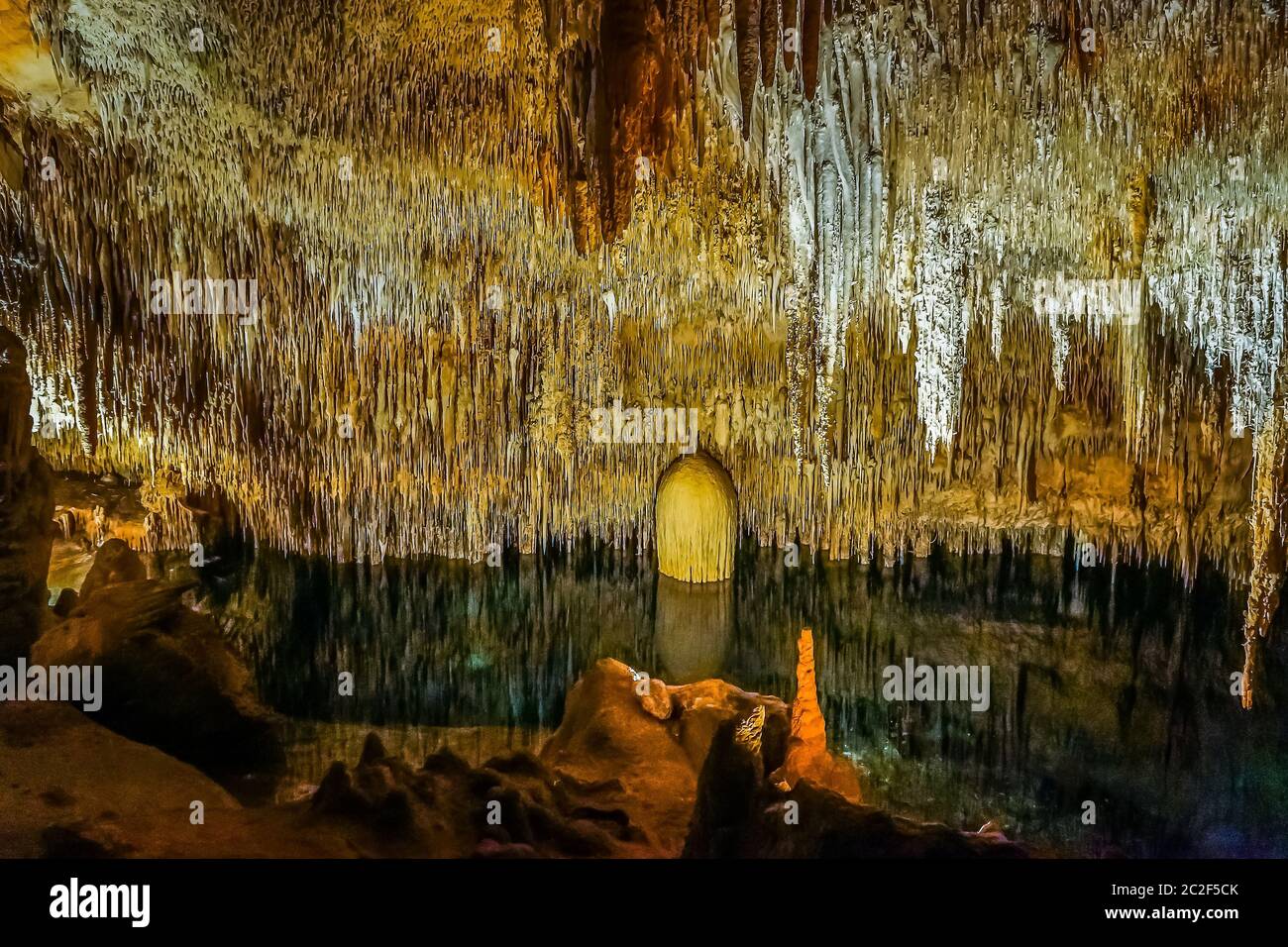 Berühmte Höhle, Cuevas del Drach oder Dragon Cave auf der spanischen Insel Mallorca, in der Nähe von Porto Cristo Stockfoto