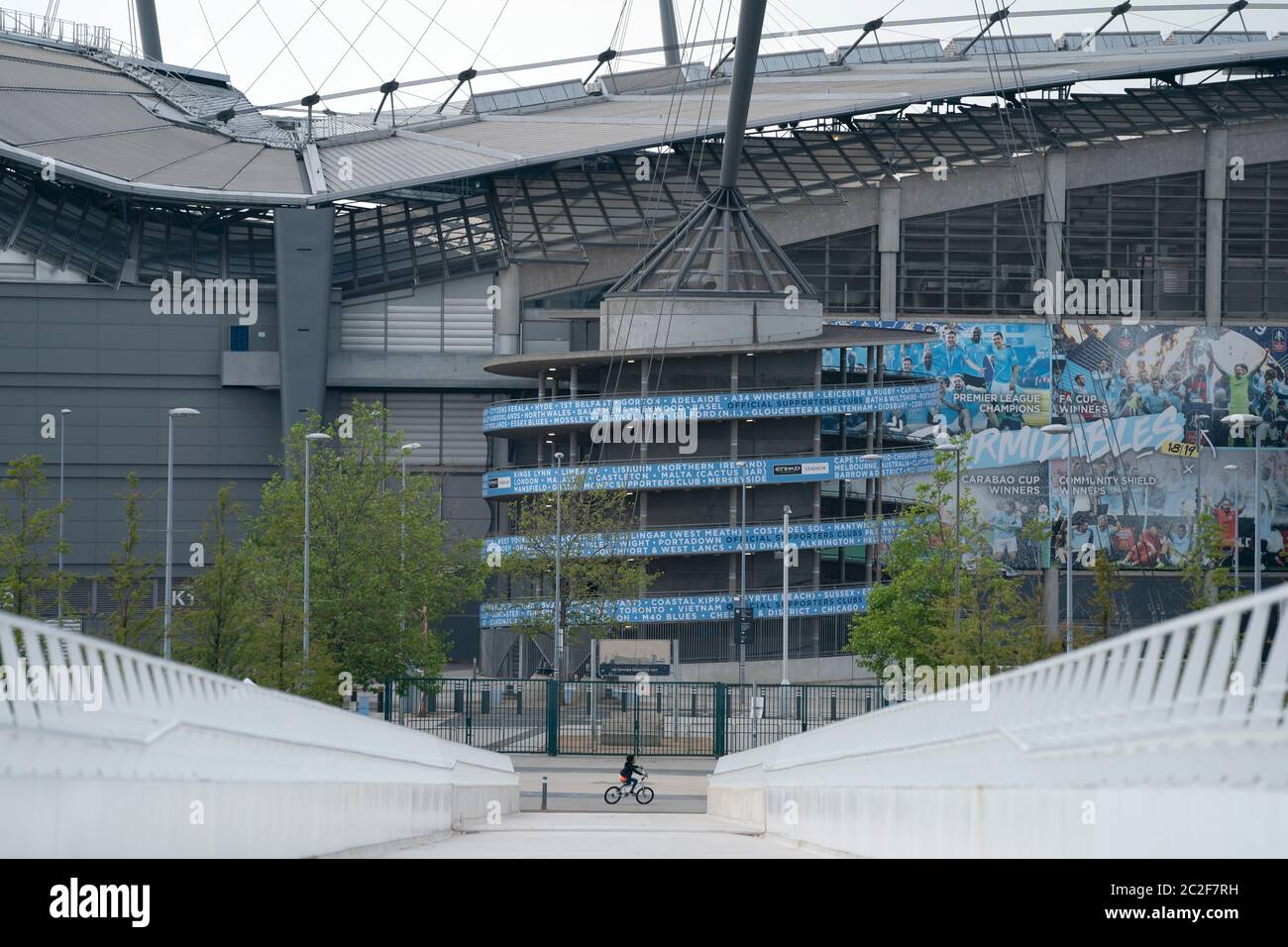 Manchester, Großbritannien. Juni 2020. Das Etihad Stadium wird vor Manchester City Spiel Arsenal gesehen, da die Premier League 100 Tage nach dem es im Angesicht von Coronavirus, Manchester, Großbritannien, beschnitten wurde. Kredit: Jon Super/Alamy Live Nachrichten. Stockfoto