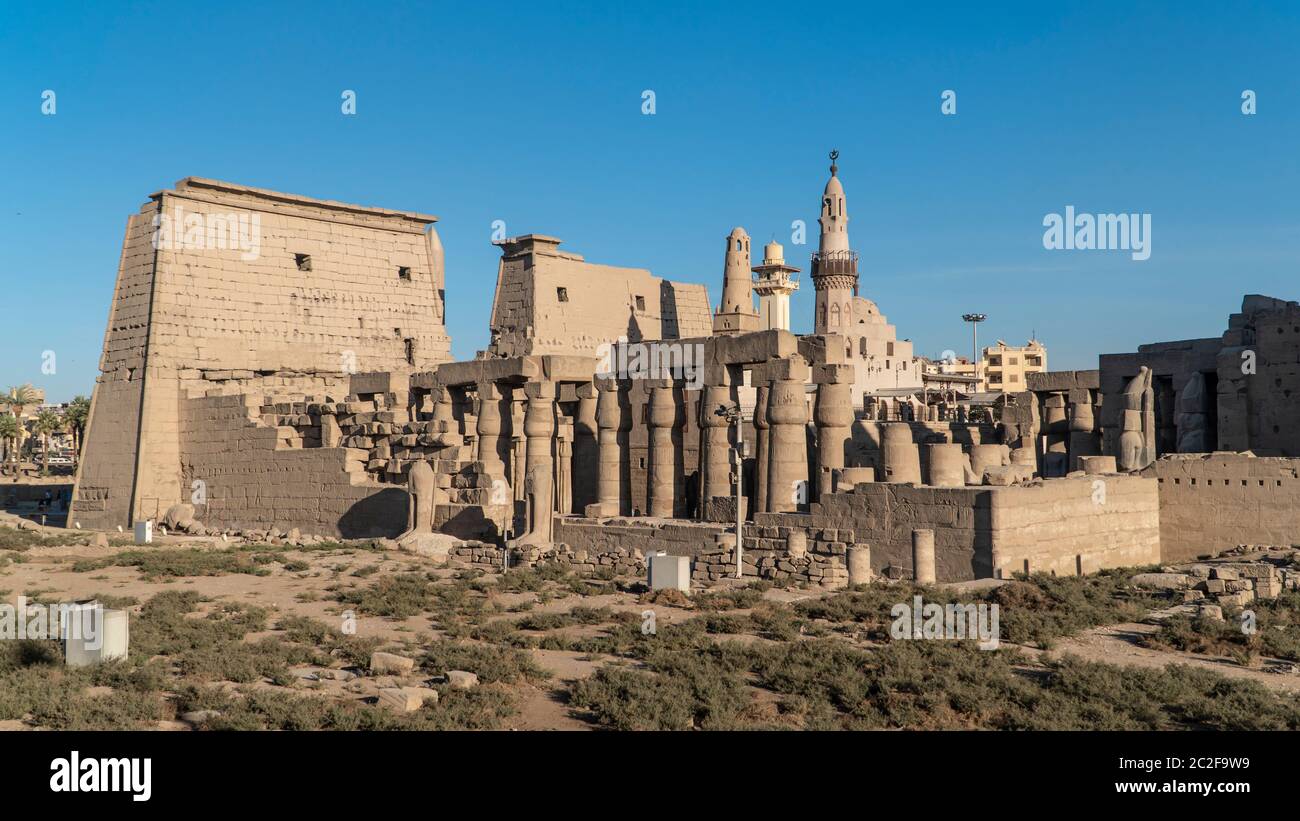 Luxor Tempel in Luxor, Ägypten. Luxor Tempel ist ein großer altägyptischer Tempelkomplex am Ostufer des Nils in der Stadt heute kno Stockfoto