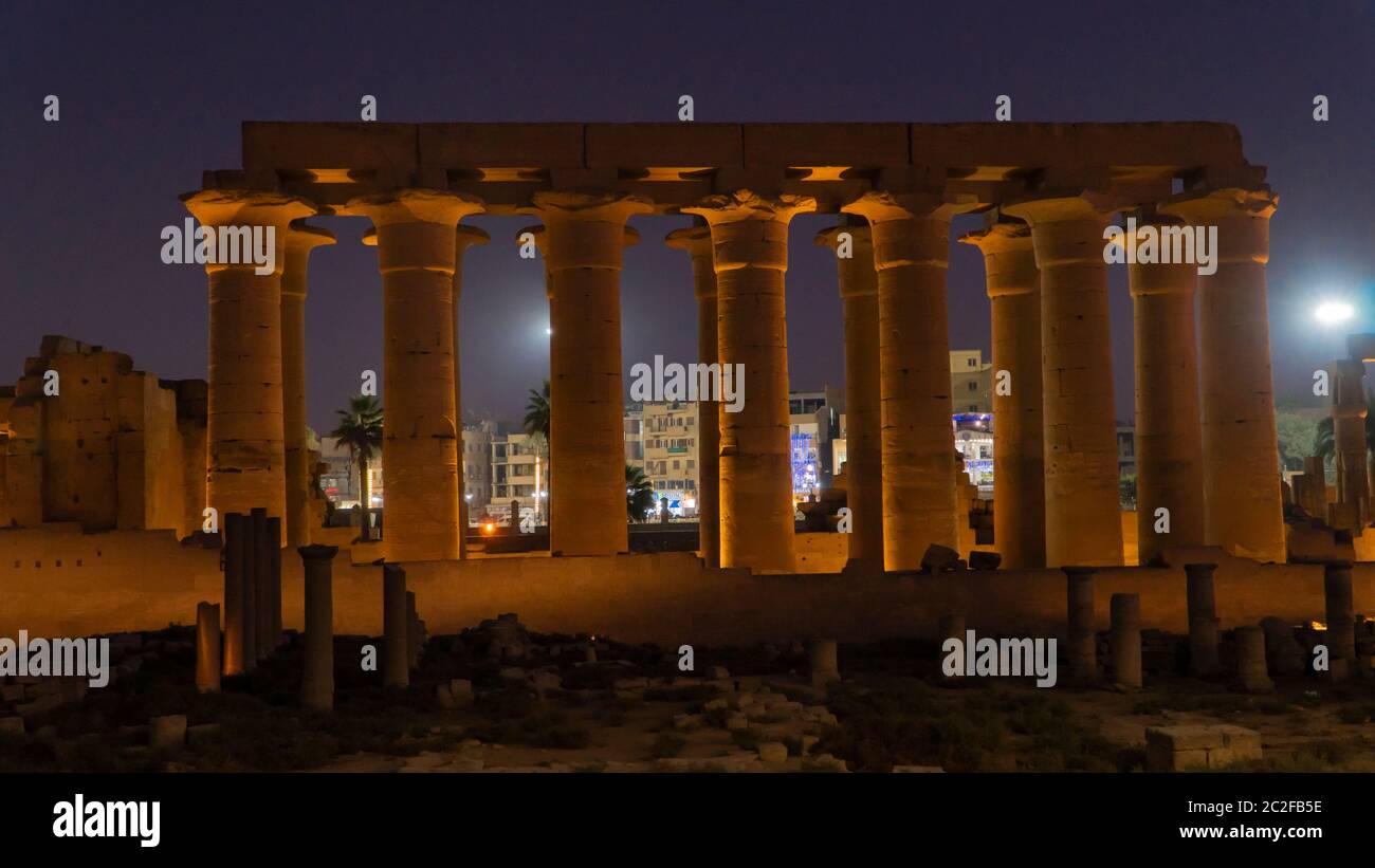 Luxor Tempel in Luxor, Ägypten. Luxor Tempel ist ein großer altägyptischer Tempelkomplex am Ostufer des Nils in der Stadt heute kno Stockfoto