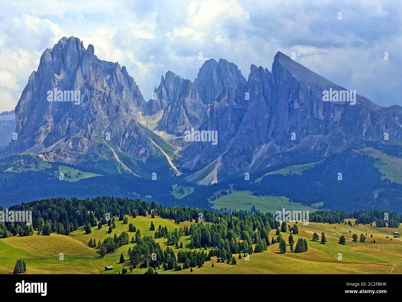 Sassand Plattkofel und die Seiser Alm Stockfoto