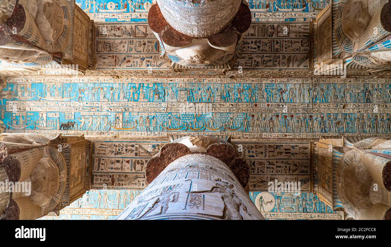 Dendera Tempel oder Tempel von Hathor. Ägypten. Dendera , auch geschrieben Denderah, ist eine kleine Stadt und ehemalige Bistum in Ägypten am Westufer der Stockfoto