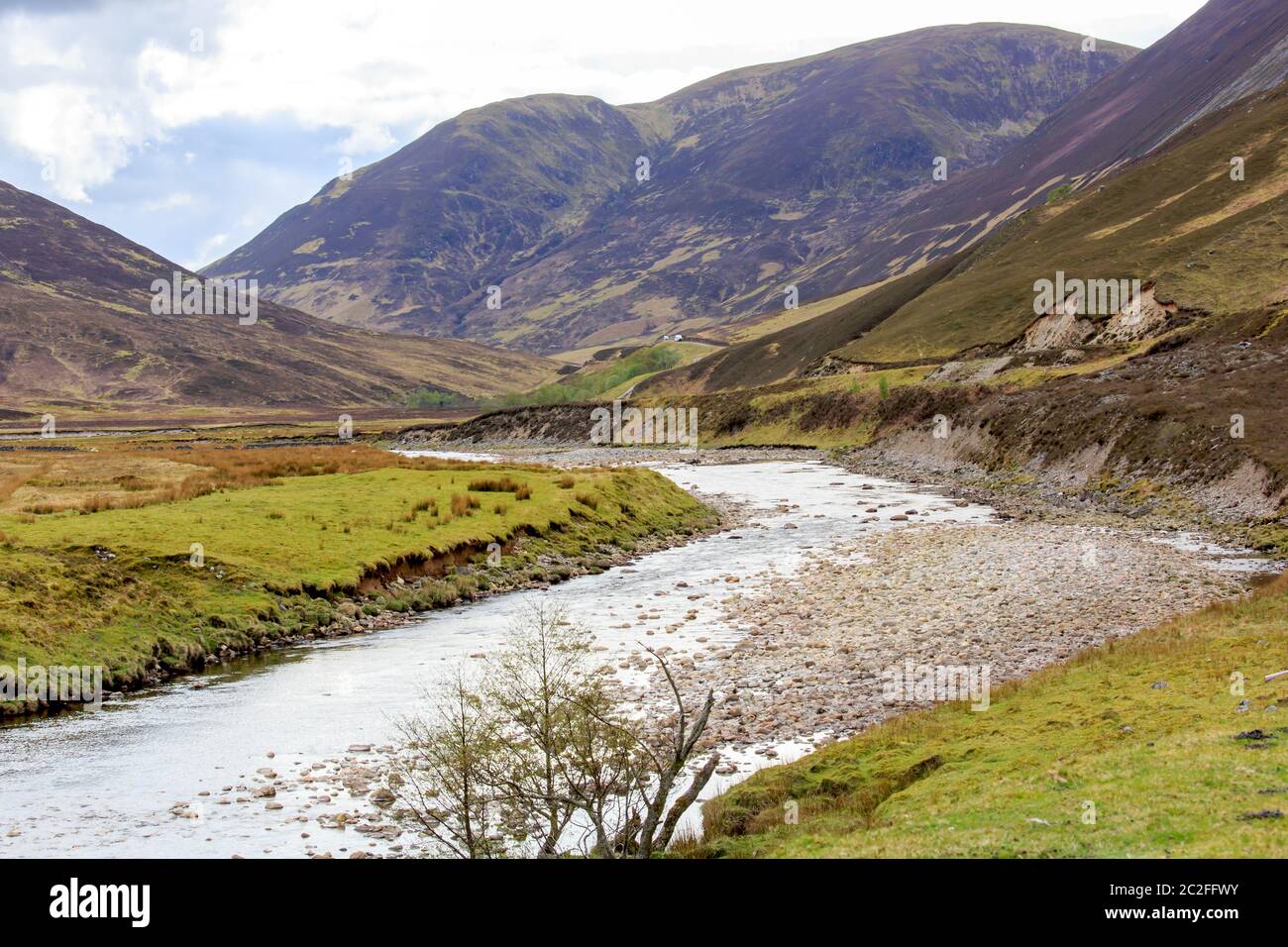 Der Fluss Roy, der durch Glen Roy durch das schottische Hochland fließt Stockfoto