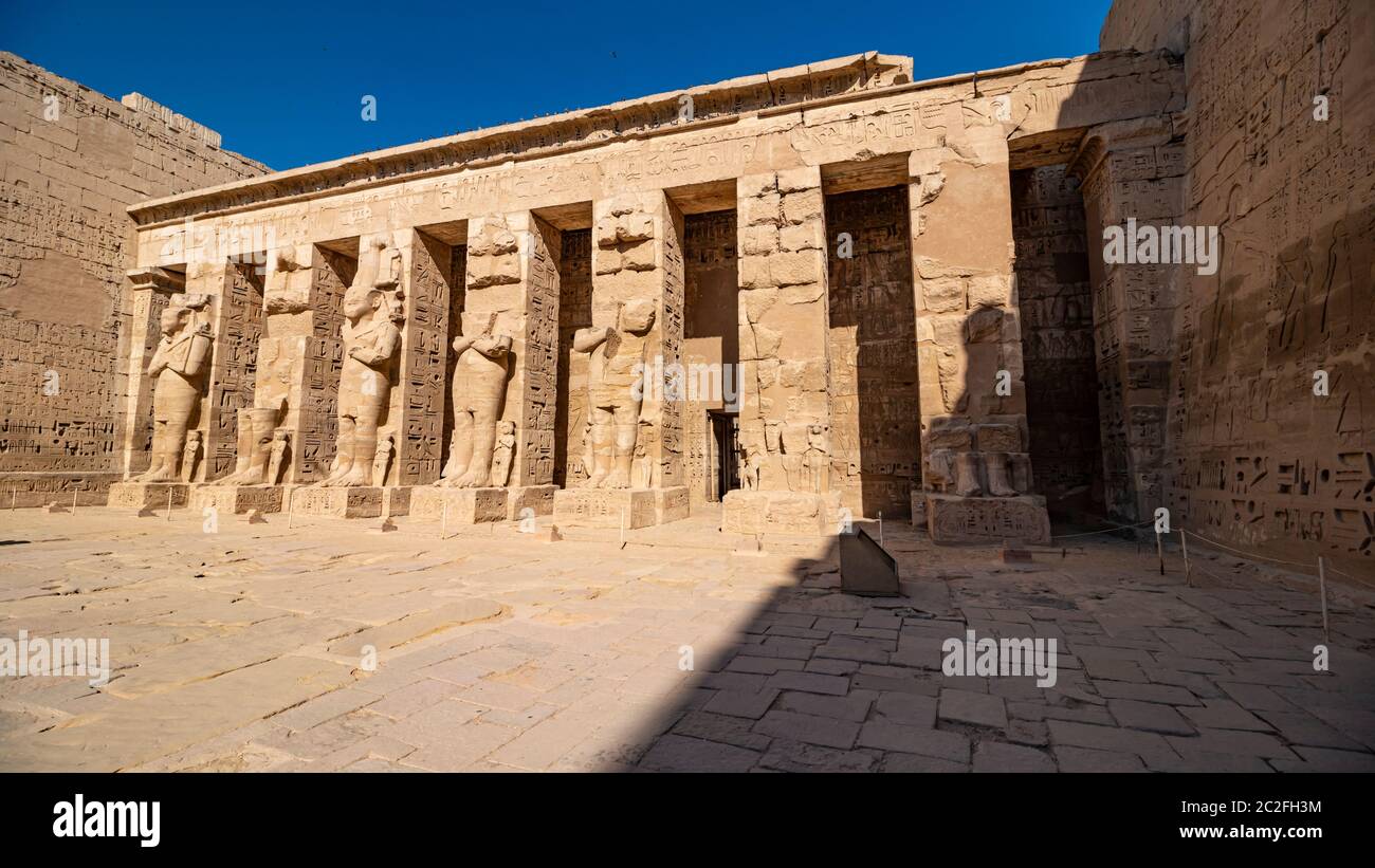 Tempel von Medinet Habu. Ägypten, Luxor. Der Totentempel von Ramesses III bei Medinet Habu ist eine wichtige Struktur der New Kingdom Periode im West Ban Stockfoto