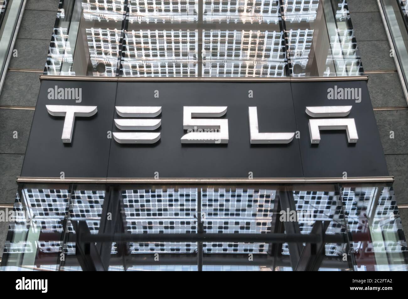 Tesla Motors Logo-Schild Stockfoto