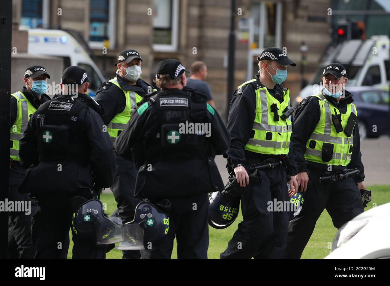Polizei am George Square in Glasgow während einer No Räumungen protestiert Glasgow gegen die Lebensbedingungen von Flüchtlingen. Stockfoto