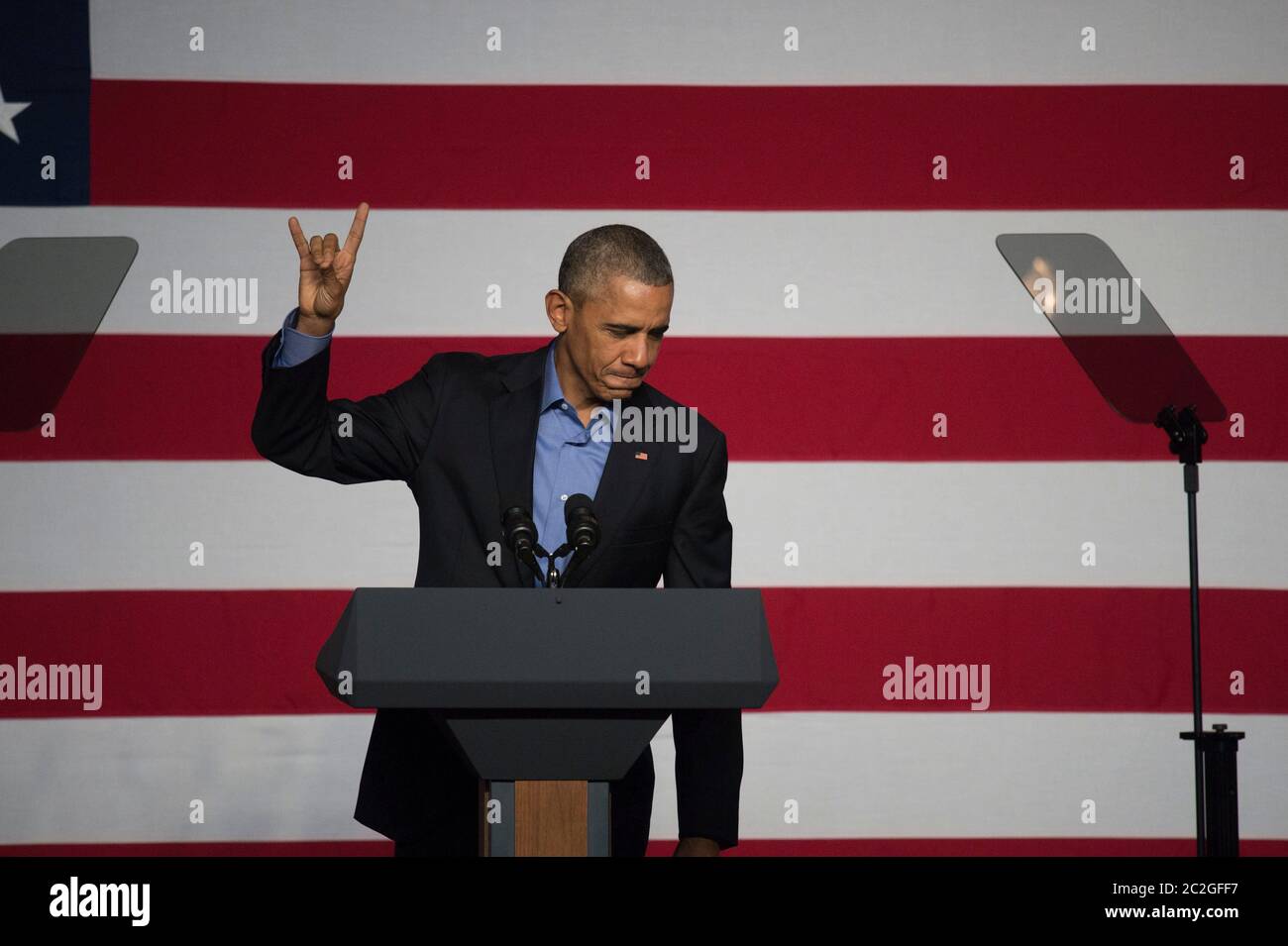 Austin, Texas - 11. März 2016 - Präsident Obama besucht SXSW - US-Präsident Barack Obama begrüßt die Universität von Texas, während er über die Erfolge seiner Regierung während eines Finanzierungseinsatzes des Demokratischen Nationalkomitees auf der digitalen Konferenz South by Southwest spricht. Obama drängt auf technisch versierte Menschen, um sozial verantwortlicher zu sein und sein Vermächtnis fortzusetzen. © Bob Daemmrich Stockfoto