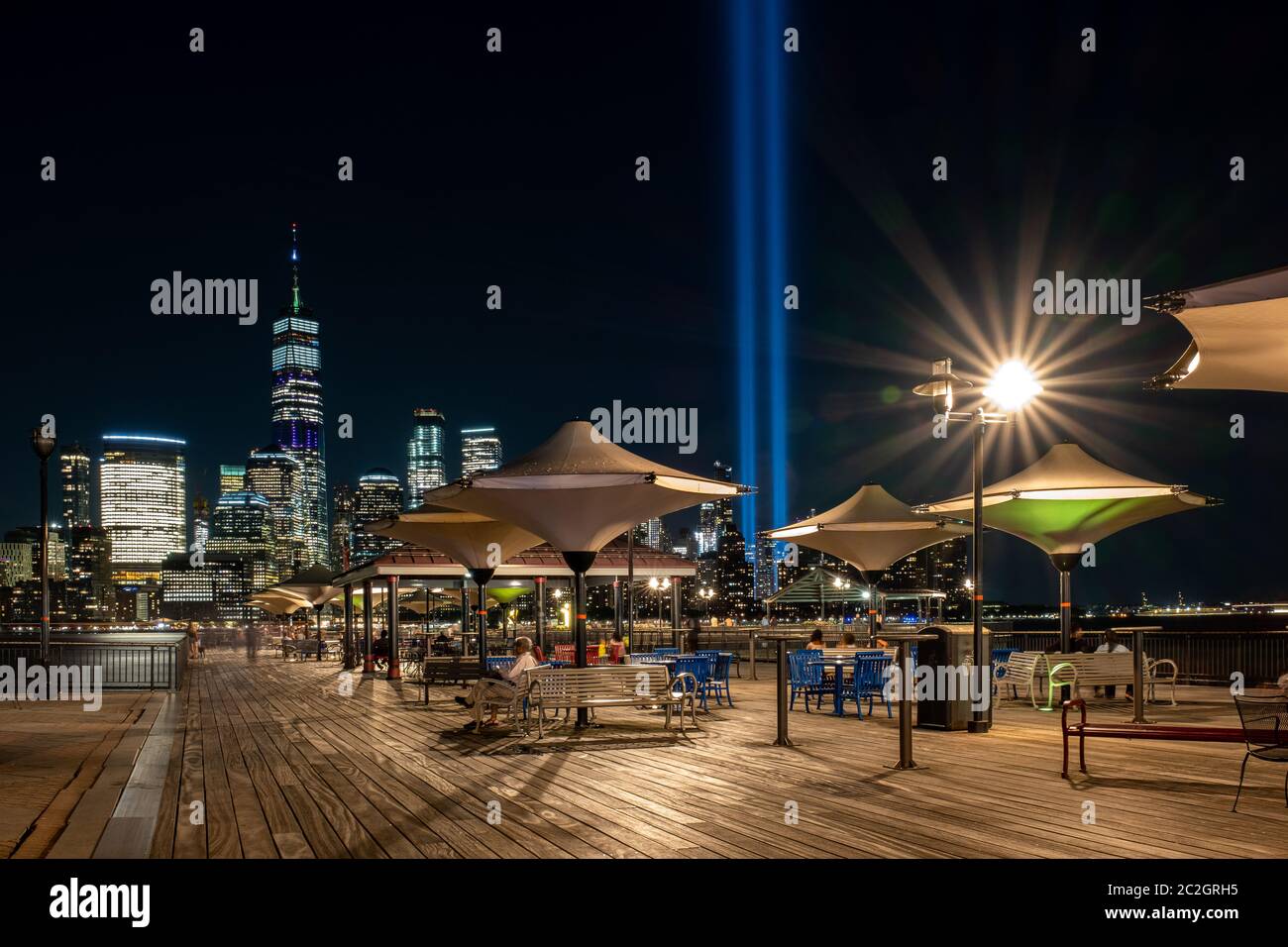 Das 9/11 Tribute in Lights temporäre Denkmal im Lower Manhattan New York City Blick von New Jersey Stockfoto