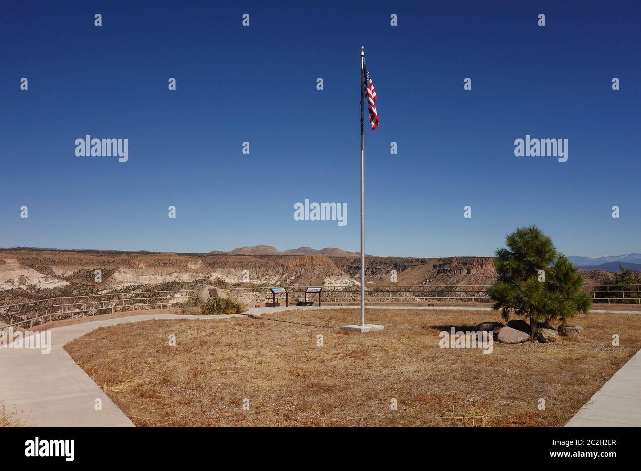 Veterans’ Memorial Scenic Overlook im Kasha-Katuwe Tent Rocks National Monument, New Mexico Stockfoto