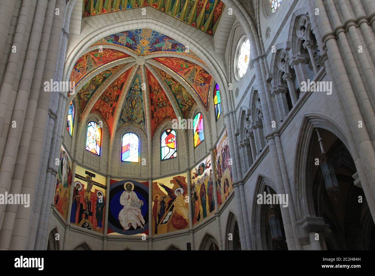 Die Almudena Kathedrale in Madrid, Spanien Stockfoto