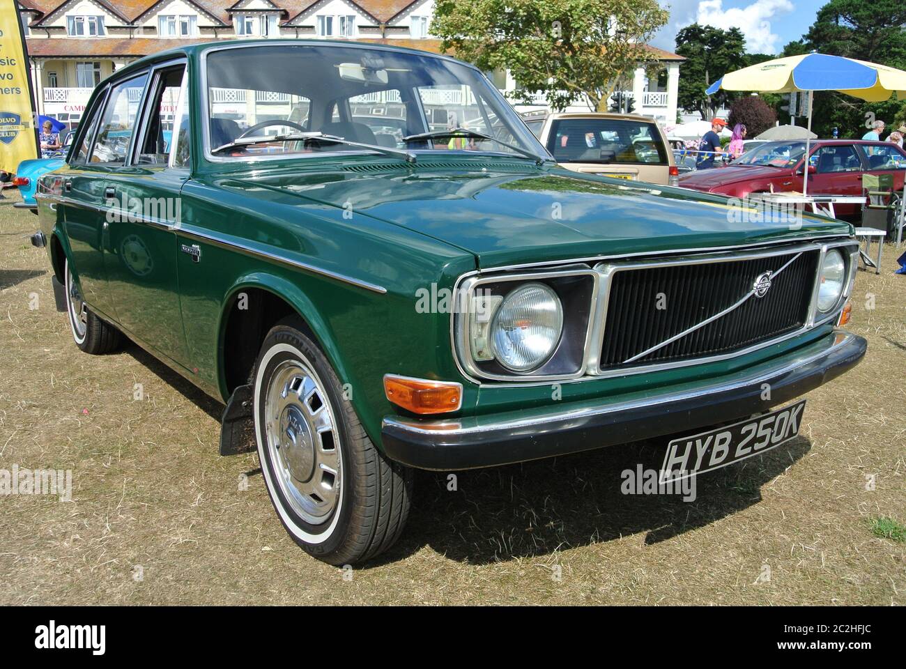Ein Volvo 144 Auto aus dem Jahr 1972 parkte auf der englischen Rivera Oldtimer-Show, Paignton, Devon, England, Großbritannien. Stockfoto
