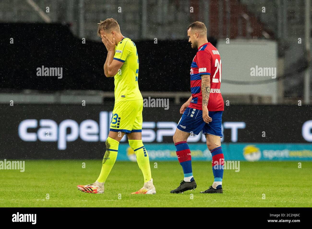 firo: 17.06.2020, Fuvuball, 3.Bundesliga, 2019/2020 KFC Uerdingen 05 - MSV Duisburg - Einsatz weltweit Stockfoto