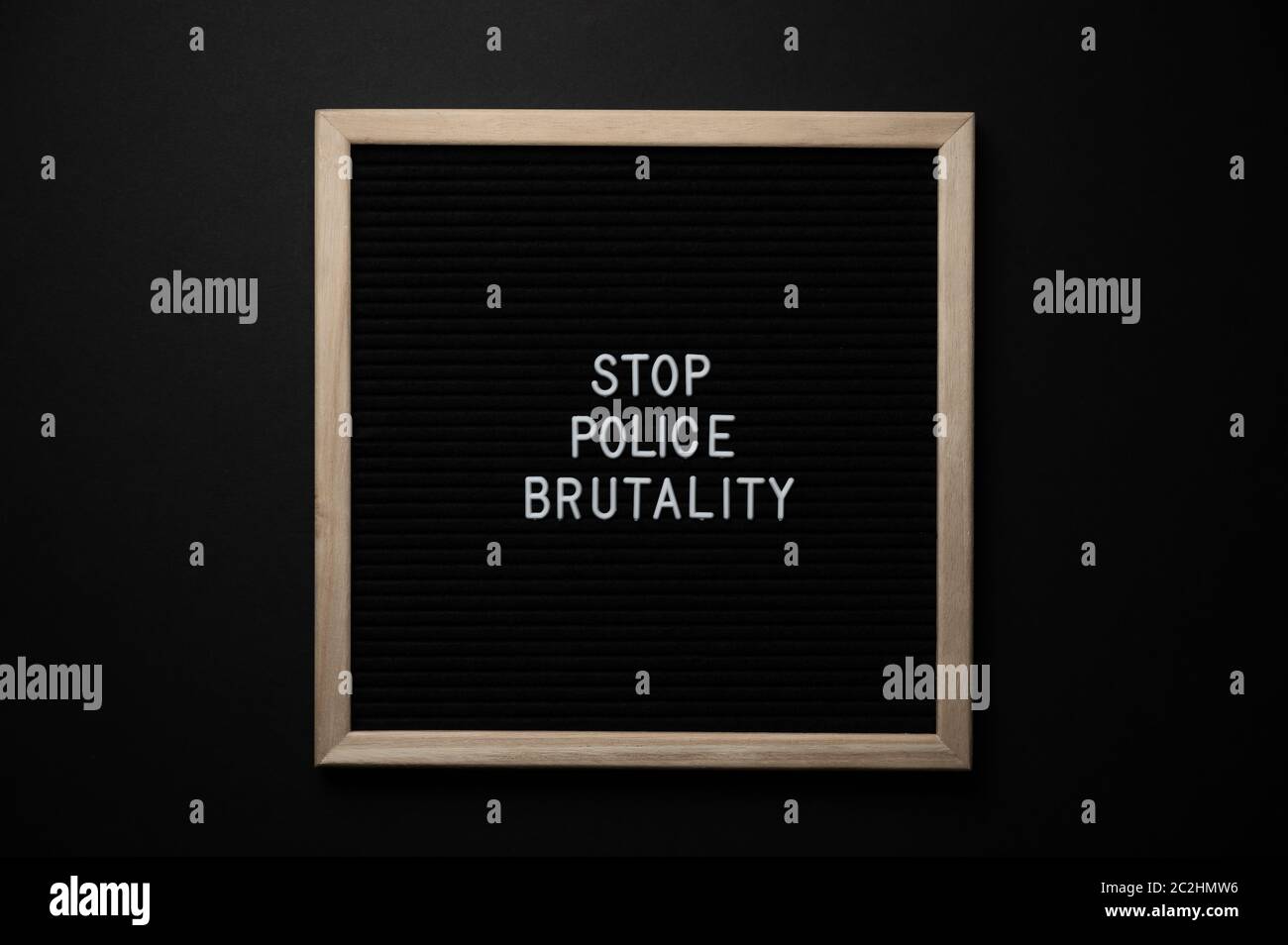 Schwarzes Leben Materie Protest-Zeichen auf einem schwarzen Hintergrund Stockfoto