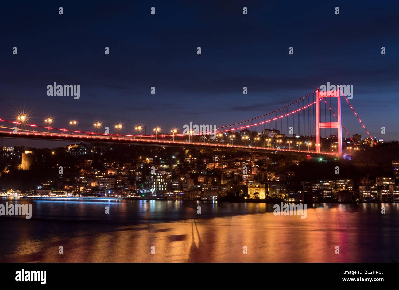 Fatih Sultan Mehmet Brücke bei Sonnenuntergang Istanbul, Türkei. Stockfoto