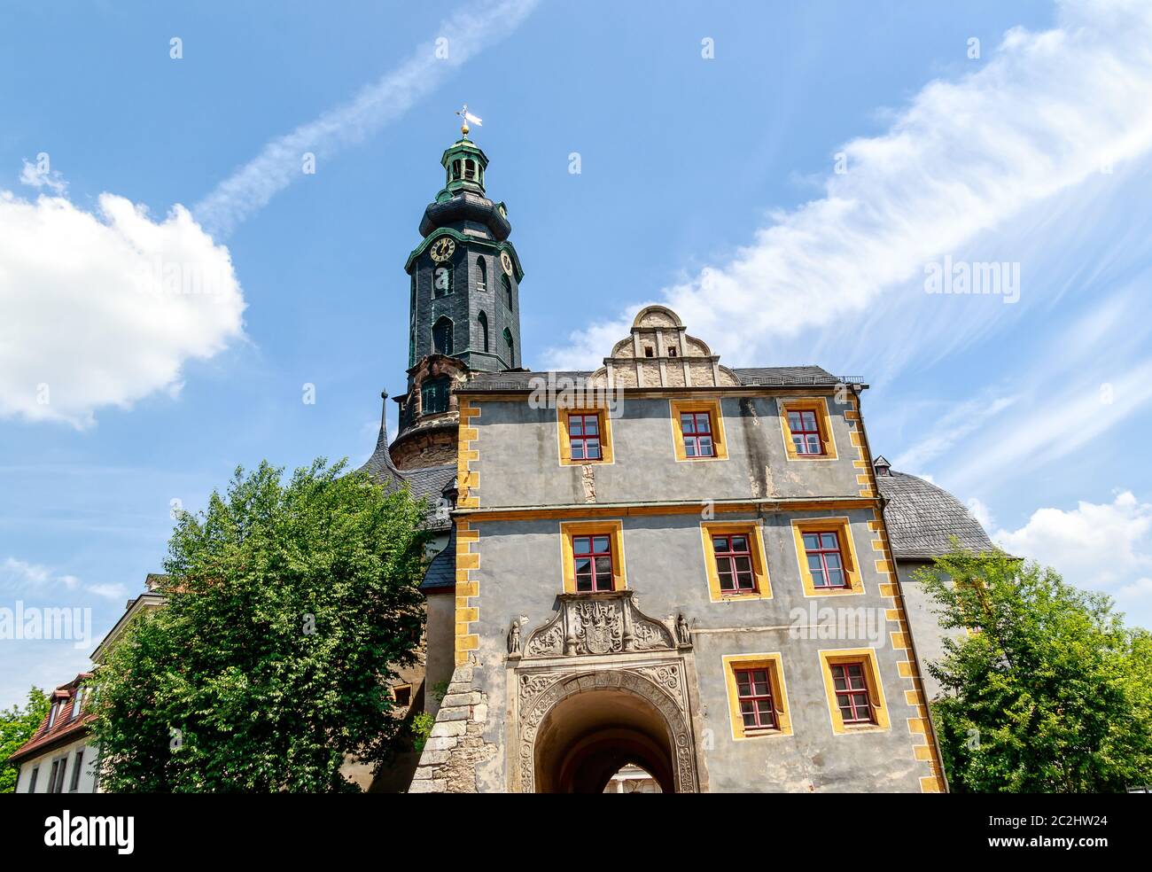 Weimar, Deutschland - das prächtige Gebäude der Stadtburg beherbergt das Schlossmuseum, das europäische Kunst vom Mittelalter bis zum Beginn des 20. Jahrhunderts beleuchtet. Stockfoto