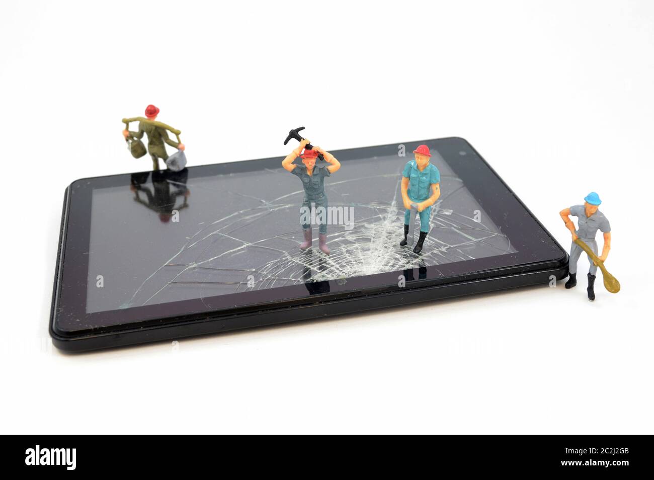 Das technische Support-Team ist auf die Aufgabe des defekten Touchscreen-Geräts angewiesen, repariert zu werden. Stockfoto